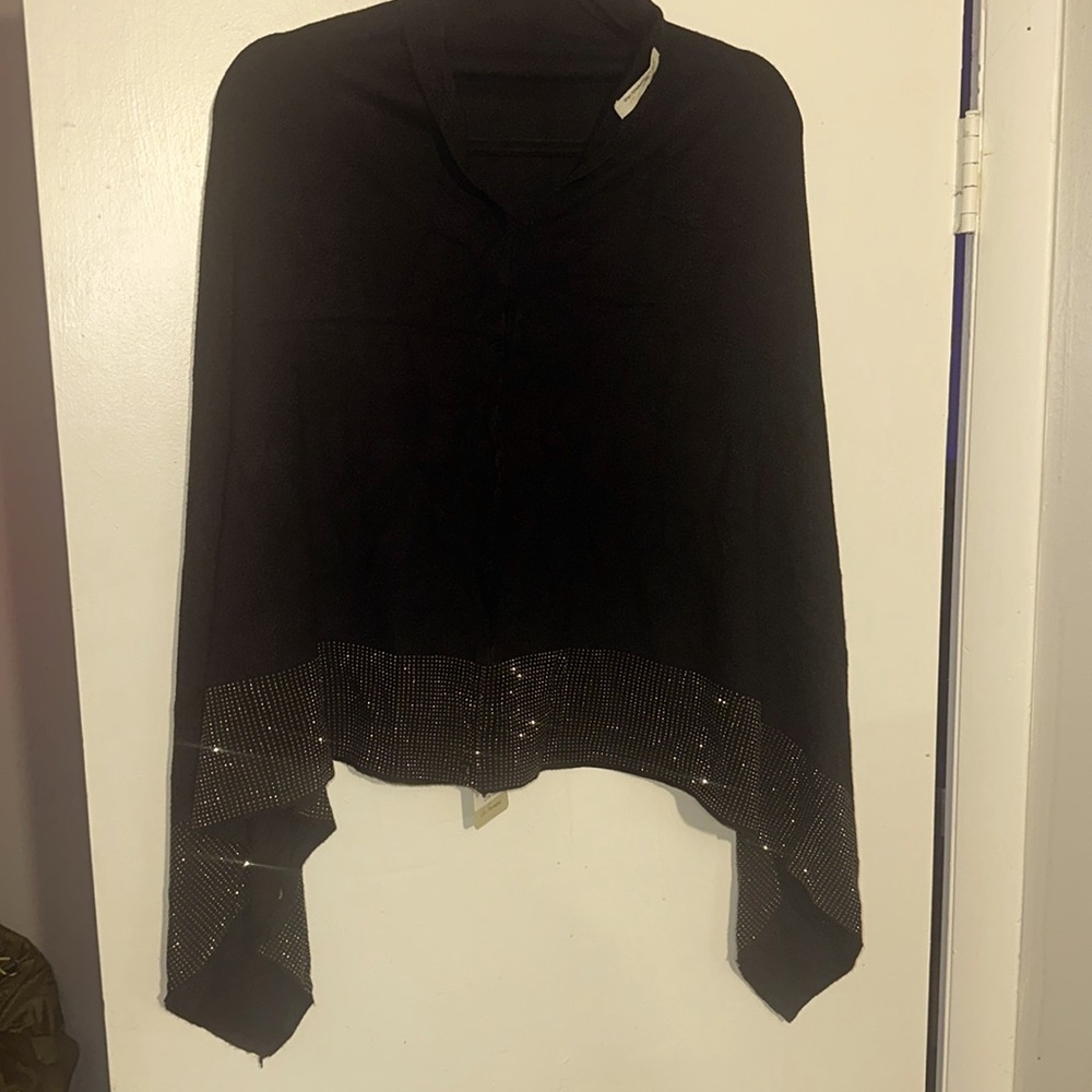 NWT. Woman’s La Fiorentina Embellished Poncho. One size.